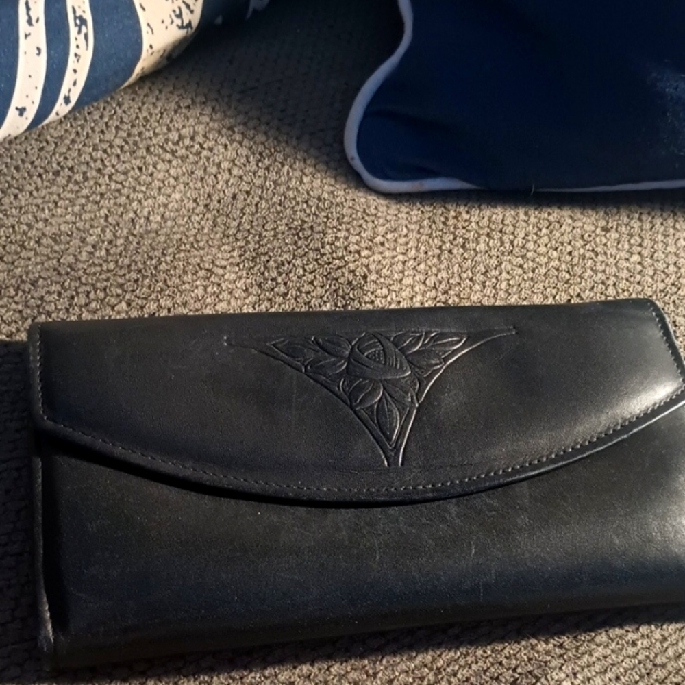 A New Rolfs Cowhide Black Embossed Clutch Wallet